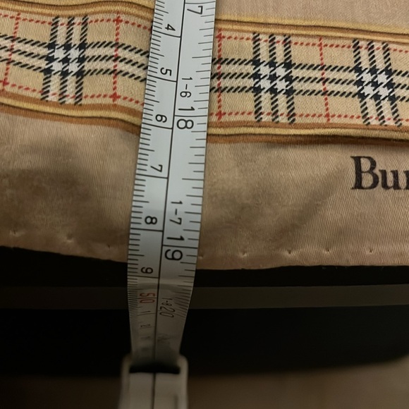 Burberrys scarf ❤️🖤 - Picture 9 of 11